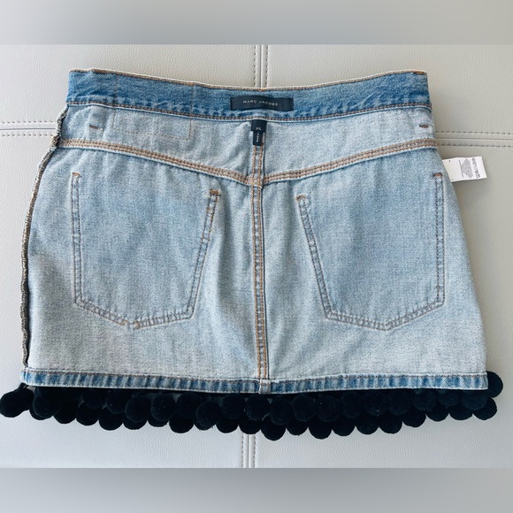 NWT MARC JACOBS
Pompom-embellished Blue Jean Denim Mini Skirt EU Size 25 Indigo - Picture 9 of 13